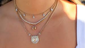 💎 How to Layer Necklaces Like a Pro
